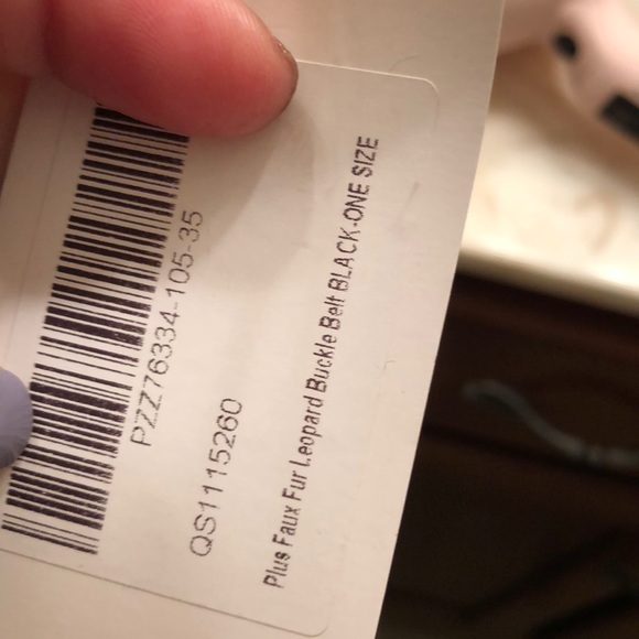 Women’s boohoo+ faux fur buckle black belt-NWT - Picture 4 of 5